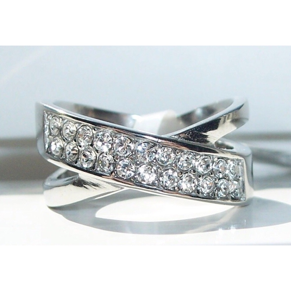 STAINLESS STEEL Top Grade Crystal Crossover Ring - Picture 3 of 16